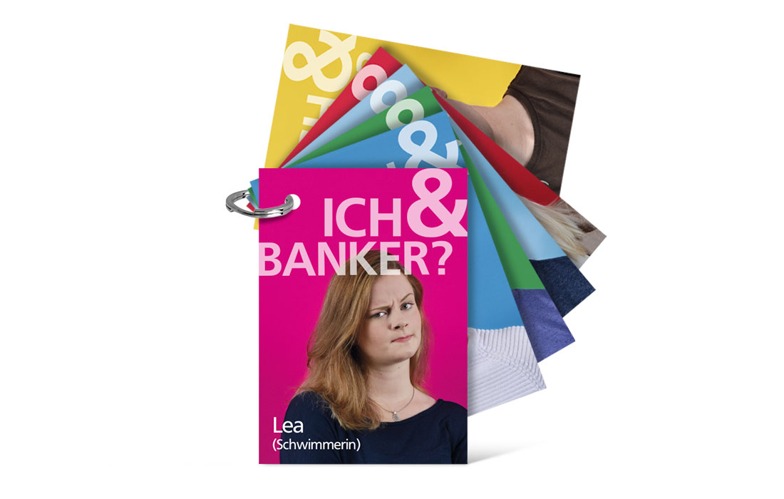 Infocards die an einem Schlüsselring zusammenhängen der Volksbank Azubi-Kampagne